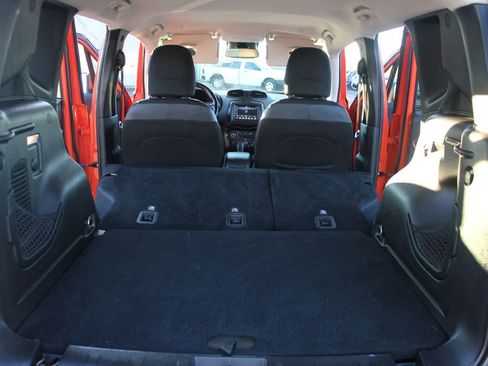 Used 2018 Jeep Renegade Altitude image 38