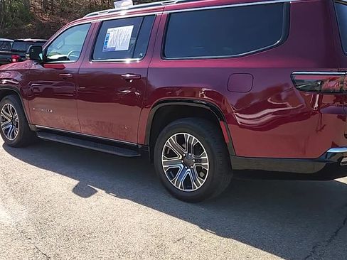 Used 2024 Jeep Wagoneer L Series II image 5