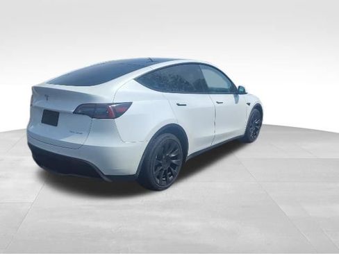 Used 2022 Tesla Model Y Long Range image 5