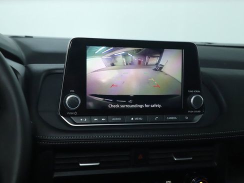 Certified 2025 Nissan Rogue SV image 29