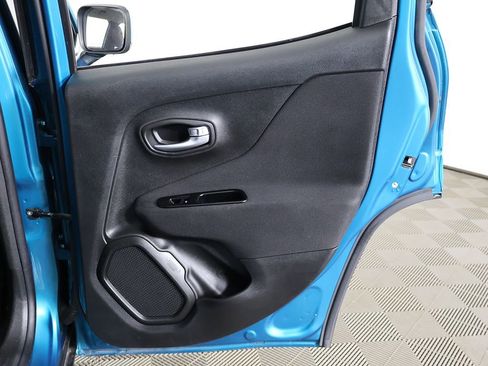 Used 2020 Jeep Renegade Latitude w/ Popular Equipment Group FWD image 22