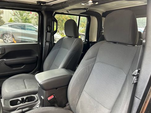 Used 2021 Jeep Gladiator Sport AWD/4WD image 9