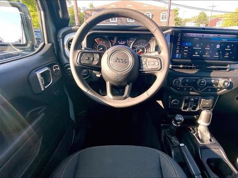Used 2024 Jeep Wrangler Unlimited Sport AWD/4WD image 11