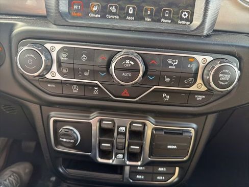 Used 2021 Jeep Wrangler Unlimited Sahara w/ Uconnect 4C Nav & Sound Group AWD/4WD image 30