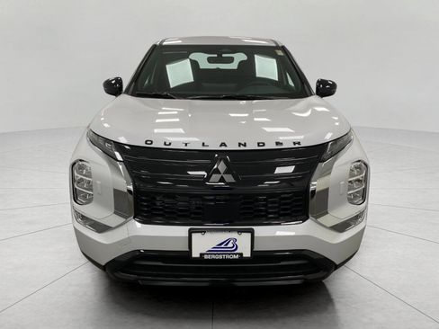New 2026 Mitsubishi Outlander LE AWD/4WD image 9