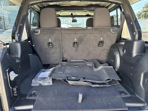 Used 2023 Jeep Wrangler Unlimited Rubicon image 9