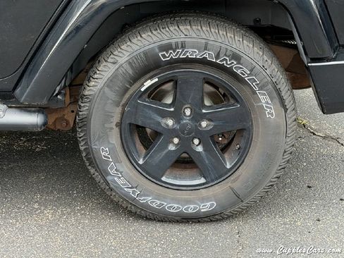 Used 2007 Jeep Wrangler Unlimited X w/ Dual Top Group RWD image 37