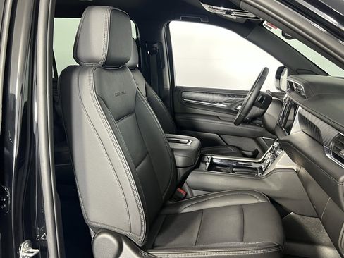 Used 2024 GMC Yukon XL Denali image 34