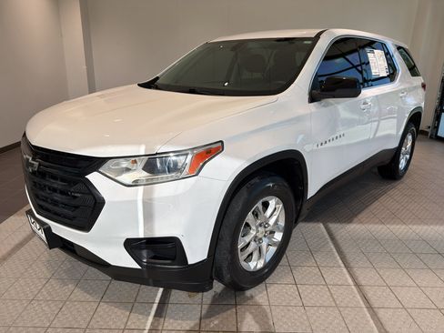 Used 2021 Chevrolet Traverse LS w/ LPO, Black Accent Package FWD image 9