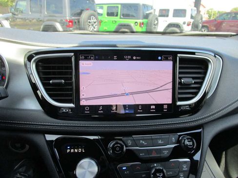 New 2026 Chrysler Pacifica Limited w/ Uconnect Theater Family Group AWD/4WD image 43