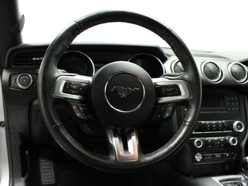 Used 2022 Ford Mustang Coupe RWD image 19