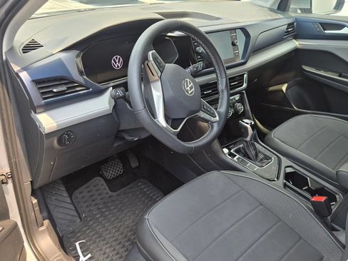 Certified 2024 Volkswagen Taos SE FWD image 5