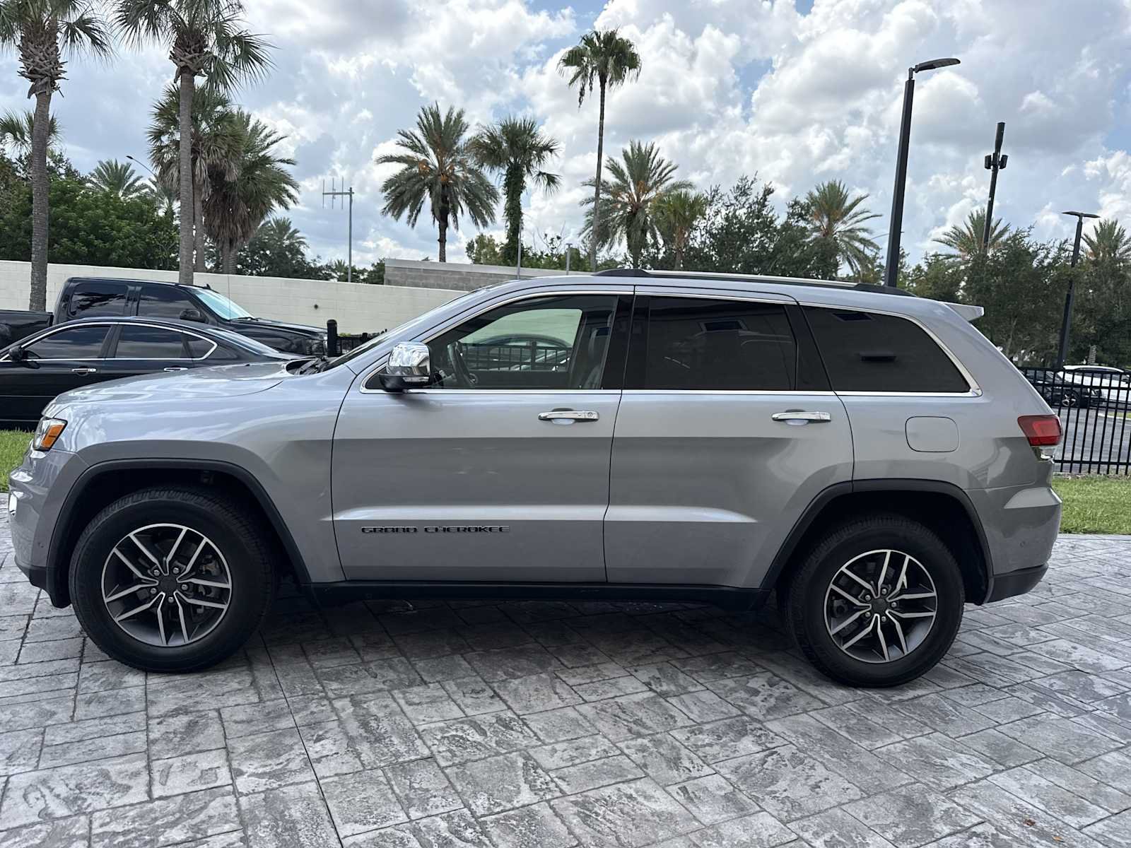 Used 2020 Jeep Grand Cherokee Limited RWD image 7