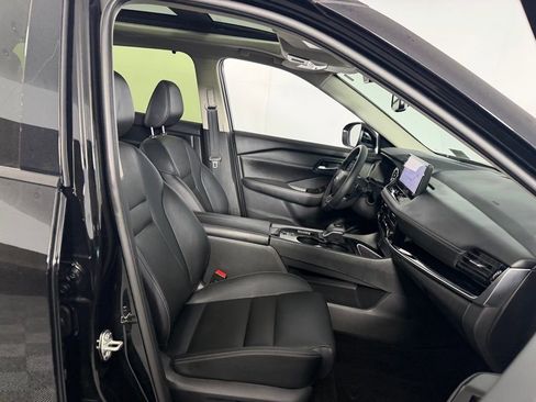 Used 2025 Nissan Rogue SL w/ Tech Package FWD image 31