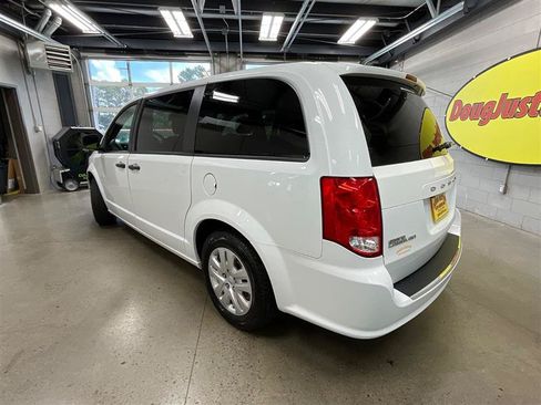 Used 2020 Dodge Grand Caravan SE FWD image 3