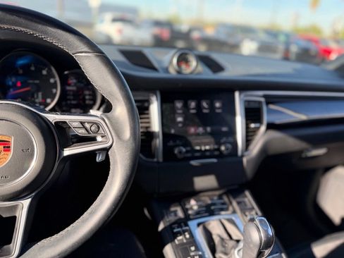Used 2018 Porsche Macan AWD/4WD image 8
