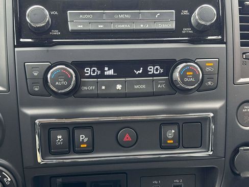Used 2023 Nissan Titan SV w/ SV Convenience Package image 25