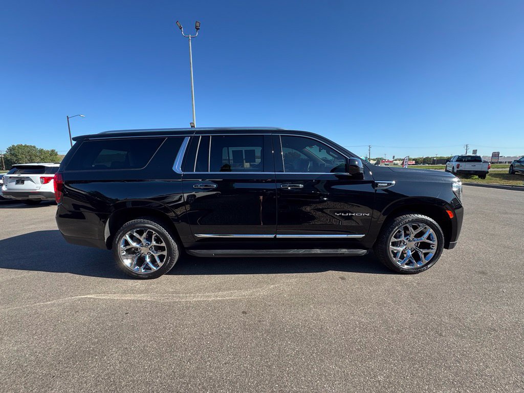 Used 2024 GMC Yukon XL SLT AWD/4WD image 4