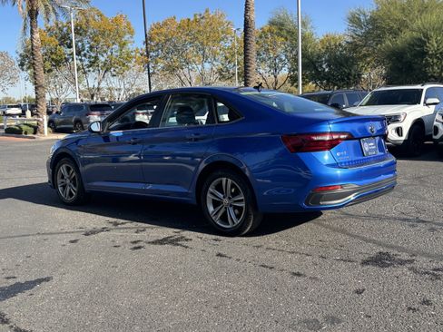 Certified 2024 Volkswagen Jetta SE w/ Panoramic Sunroof Package image 3