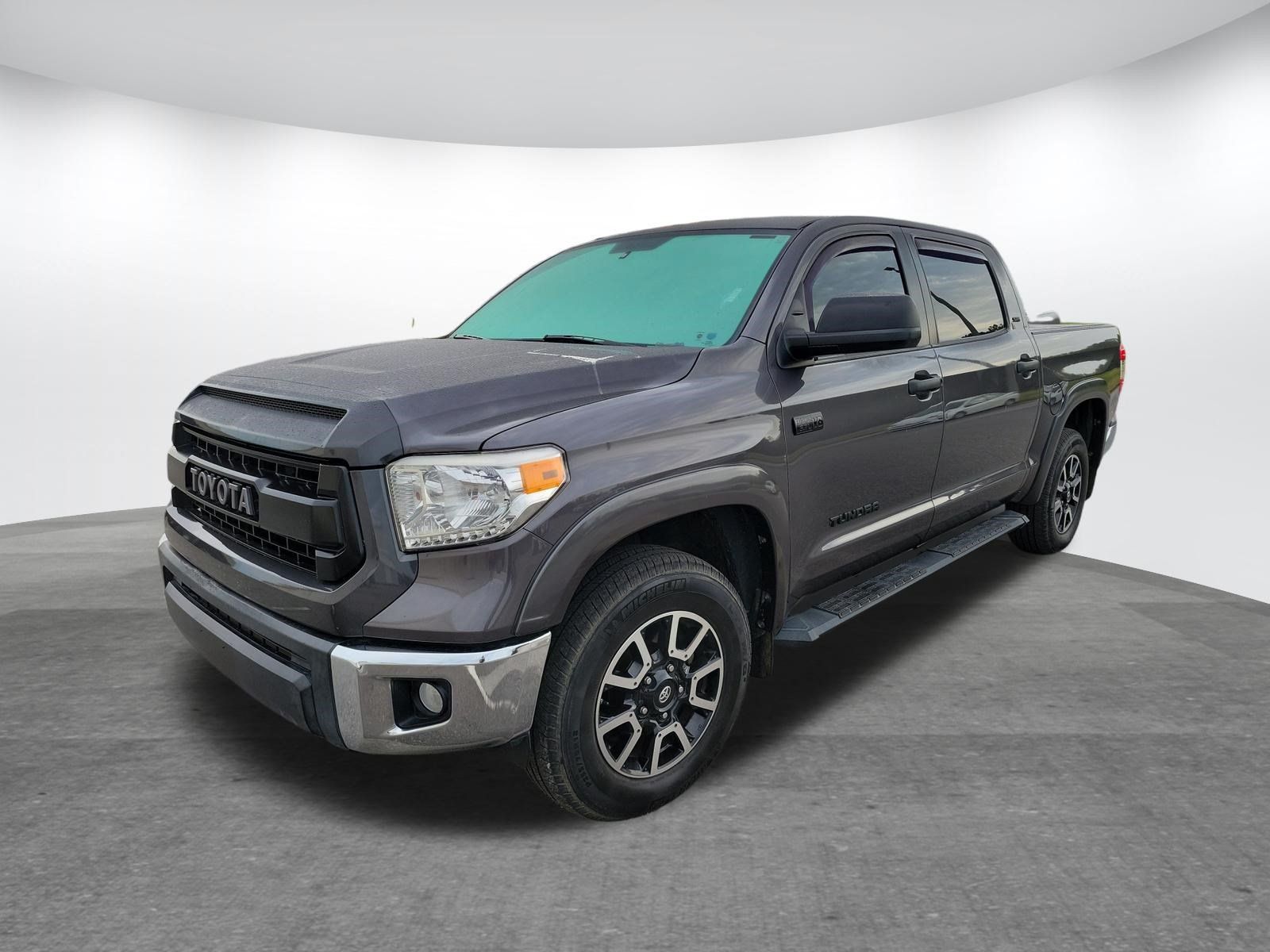 Used 2016 Toyota Tundra SR5 w/ SR5 Upgrade Package AWD/4WD image 3