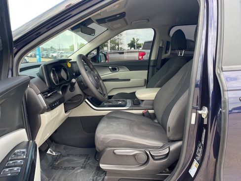 Used 2022 Kia Carnival LX image 25