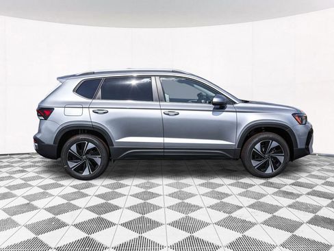 New 2025 Volkswagen Taos SE image 15