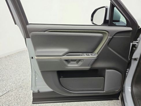 Used 2025 Rivian R1S Adventure AWD/4WD image 13