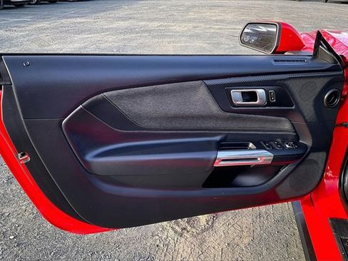 Used 2024 Ford Mustang Convertible image 9