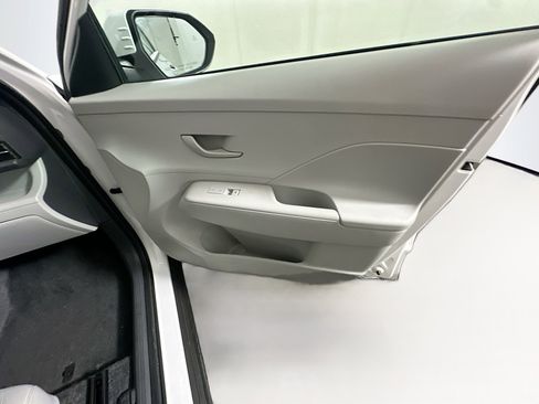 Used 2025 Hyundai Kona SEL image 31