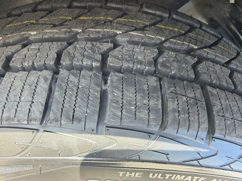 Used 2020 GMC Acadia Denali w/ Technology Package FWD image 9