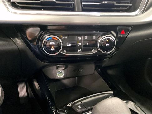 Used 2025 Chevrolet Trax LT w/ Driver Confidence Package FWD image 25