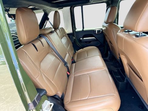 Used 2023 Jeep Wrangler Unlimited Sahara w/ Cold Weather Group AWD/4WD image 31