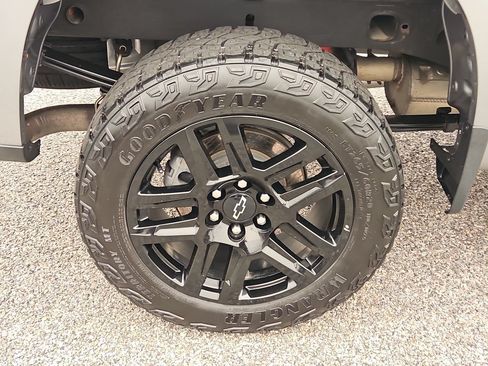 Certified 2023 Chevrolet Silverado 1500 LT Trail Boss w/ LPO, Dark Essentials Package AWD/4WD image 9