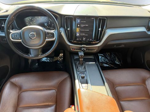 Used 2018 Volvo XC60 T5 Momentum w/ Vision Package AWD/4WD image 6