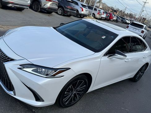 Used 2024 Lexus ES 350 w/ Premium Package image 11