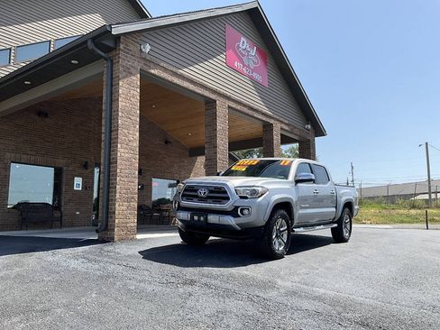 Used 2017 Toyota Tacoma Limited w/ Tow Package AWD/4WD image 21