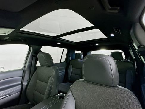 New 2026 Chevrolet Traverse LT w/ Sun and Wheel Package image 24