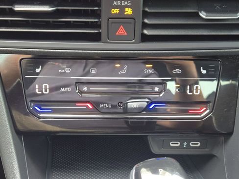 Used 2025 Volkswagen Jetta Sport FWD image 20