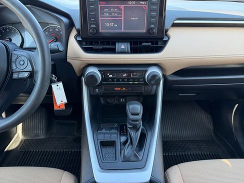 Used 2019 Toyota RAV4 LE FWD image 14