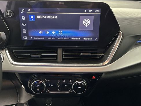 Used 2025 Chevrolet Trax LT w/ Driver Confidence Package image 21