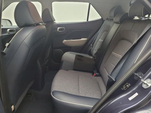 Used 2023 Hyundai Venue Limited FWD image 18