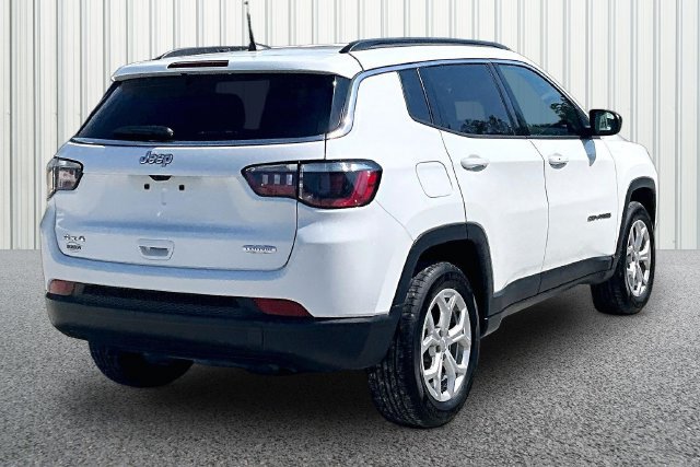 Used 2024 Jeep Compass Latitude AWD/4WD image 10