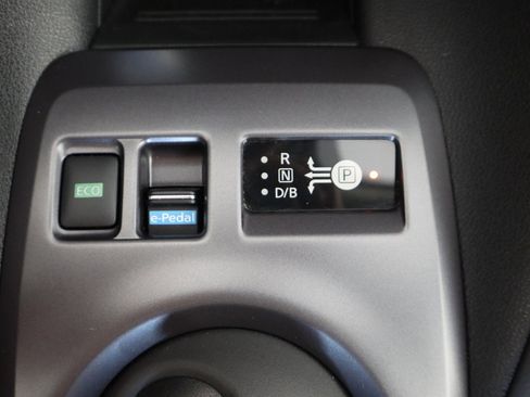 Used 2024 Nissan Leaf S image 22