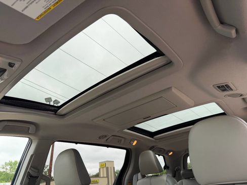 Used 2012 Toyota Sienna Limited w/ Premium Pkg FWD image 24