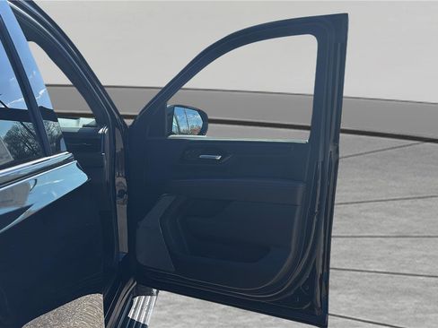 New 2026 GMC Yukon AT4 Ultimate w/ LPO, Floor Liner Package image 25