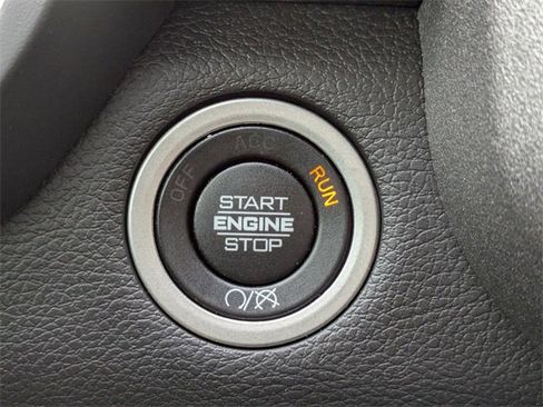 Used 2024 RAM 2500 Tradesman w/ Chrome Appearance Group image 30