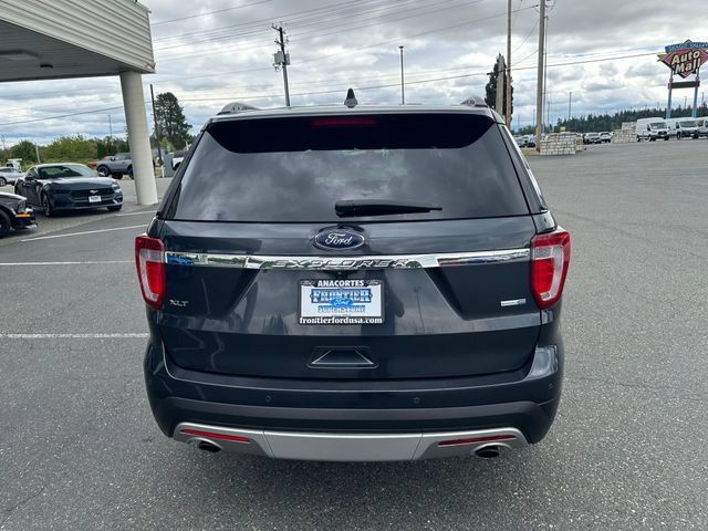 Used 2017 Ford Explorer XLT w/ Equipment Group 202A AWD/4WD image 3