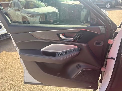 Used 2025 Acura MDX w/ Advance Package image 36