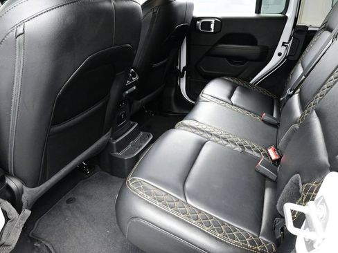Used 2021 Jeep Wrangler Unlimited Sahara AWD/4WD image 14
