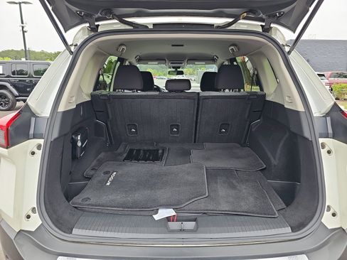 Used 2023 Nissan Rogue SV FWD image 12